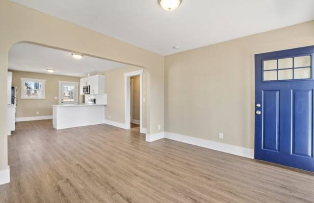 1715 South Cushman Avenue Gallery 4