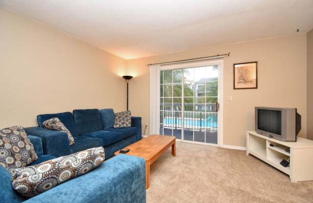 2 bed 2 bath Condo close to UF - 1212 Southwest 14th Avenue, Gainesville, FL 32601