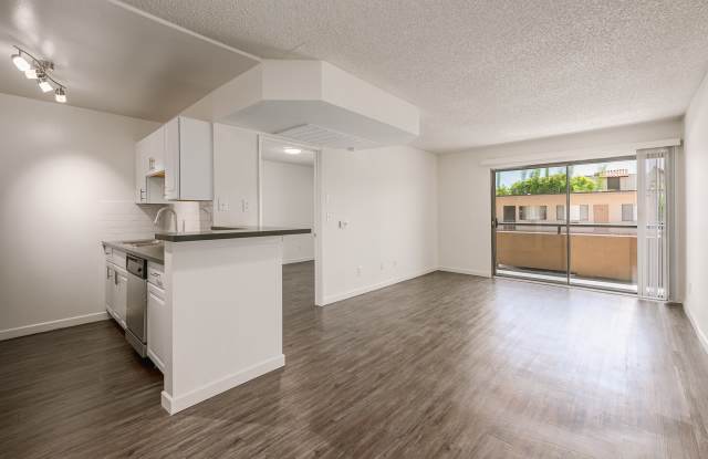 1723 Grismer Ave photos photos