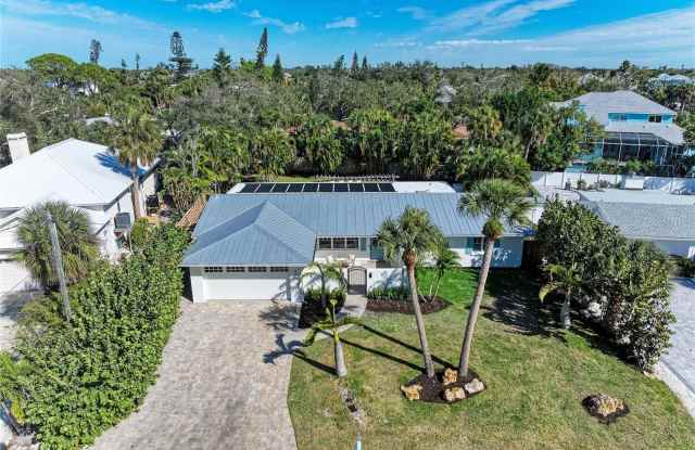 431 ISLAND Circle Gallery 1