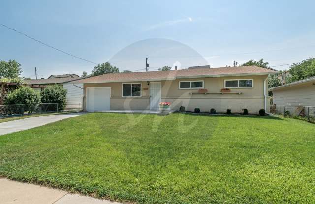 Charming Rancher in Stratmoor Valley photos photos