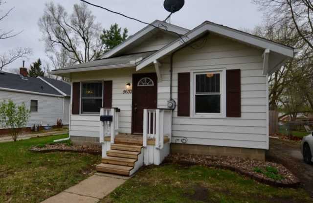 Cozy Home near Merle Hay! photos photos