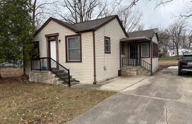 2081 Oaknoll Street S photos photos