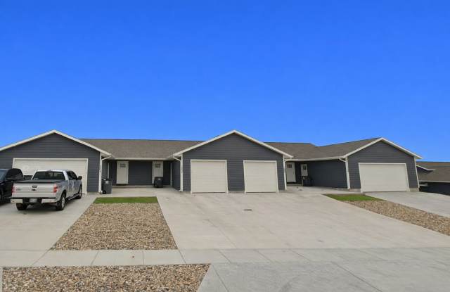 3 bedroom 2 bathroom townhome with 1 car garage Gallery 1