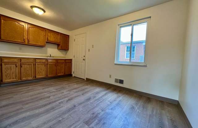 Spacious 2BR Townhome with Washer and Dryer Hook-ups & Yard! Call us Today for a Showing! Gallery 2