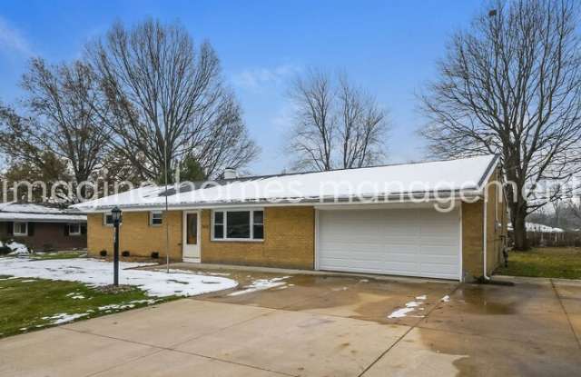 1372 Roseland Drive Gallery 4
