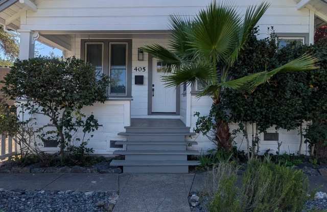 405 North Cloverdale Boulevard Gallery 2