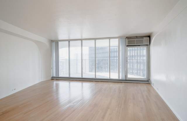 300 North STATE Street Gallery 4