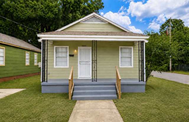 4 Success is offering this spacious 3-bedroom 2 bath home rental offering updated the perfect blend of comfort and style. This well-maintained home features modern fixtures throughout, creating a fresh and inviting living space. photos photos