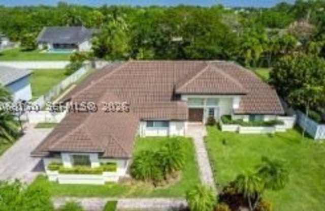 9717 SW 111th Ter Gallery 2