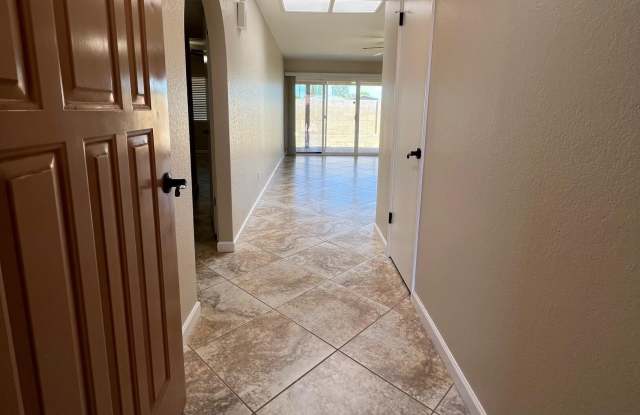 2534 E Villa Theresa Drive Gallery 2