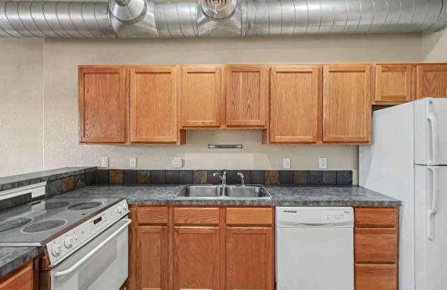 Updated 2 Bed Apartment Available in West Highlands/ Berkeley Area Gallery 3