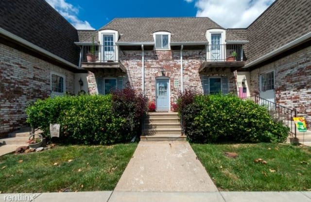 5724 Metcalf Ct - 5724 Metcalf Court, Overland Park, KS 66202