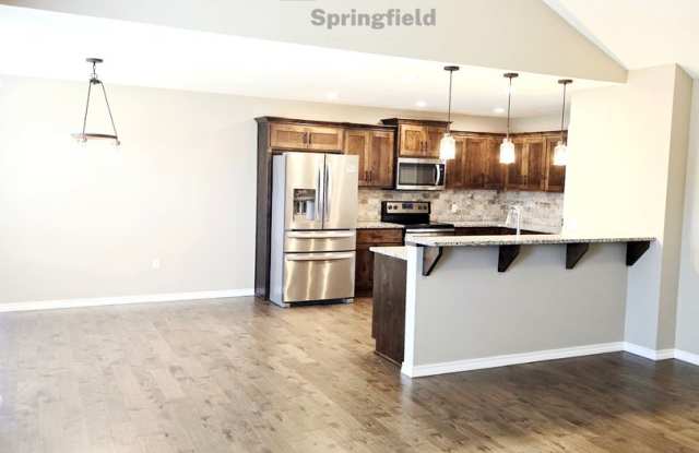 Republic -Newer w/ 3 Car Garage - Close To Republic High School photos photos