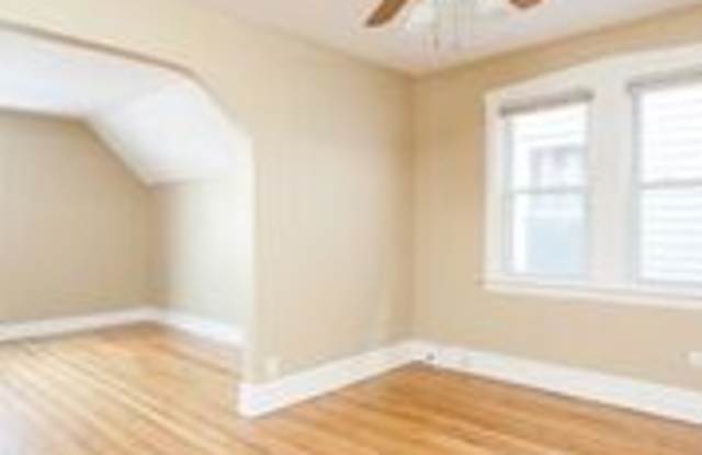 4102 North Claremont Avenue Gallery 2