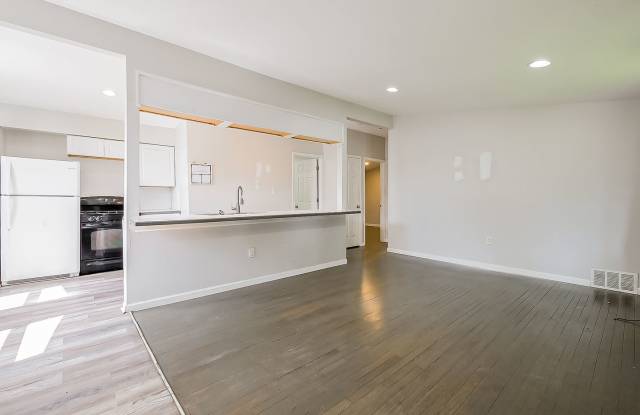Coming Soon! Charming Pontiac Home – 477 Moore St Gallery 3