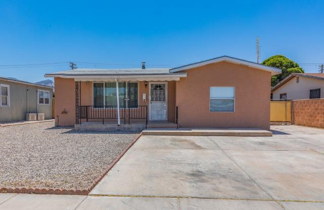 Cozy 3 Bed 2 Bath Home - Pets on Owner Approval! photos photos