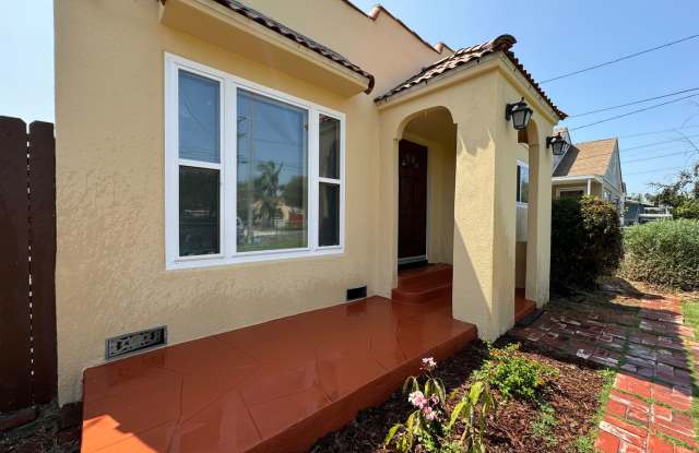 Charming Spanish-Style Home with a lot of Natural Light - 518 Magnolia Avenue, Inglewood, CA 90301