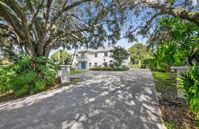 2900 Greenbriar Boulevard photos photos