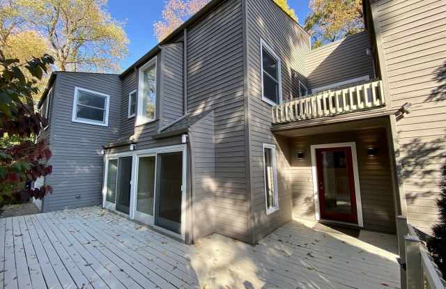 720 Heather Way - 720 Heather Way, Ann Arbor, MI 48104