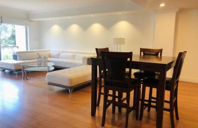 9907 NW 9th St Cir - 9907 Northwest 9th Street Circle, Fountainebleau, FL 33172
