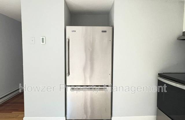 10 Pine Grove Ave - 10 Pine Grove Avenue, Barnstable Town, MA 02601