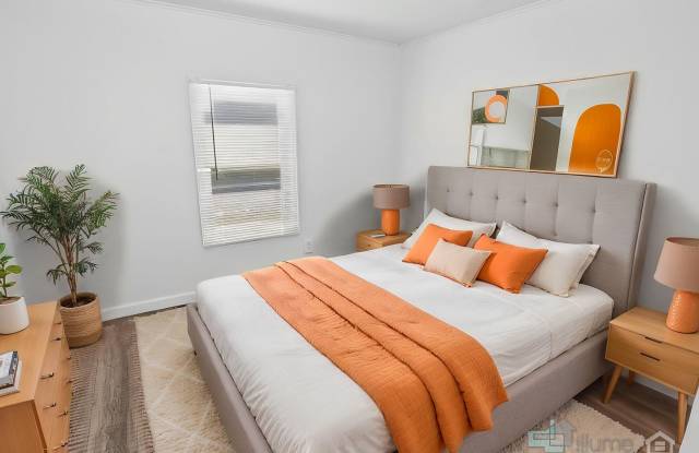 Charming Multi-Unit Living in Prime Northeast Salem Location photos photos