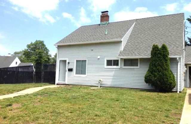 154 Kingfisher Road - 154 Kingfisher Road, Levittown, NY 11756