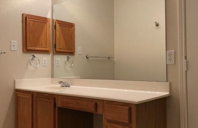 Lovely 3 bedroom, 2 bath home for lease Gallery 4