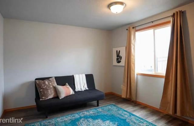 6018 SE 84th Pl - 6018 Southeast 84th Place, Portland, OR 97266