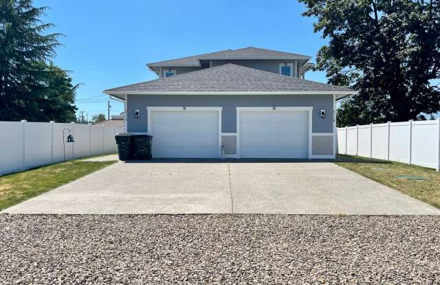 Beautiful 3 Bedroom Duplex with Garage! photos photos