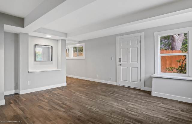 2176 Argyle (lower unit) Gallery 4