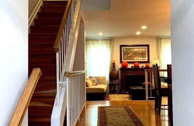7316 SUNRISE COURT Gallery 2