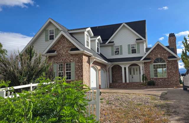 Exceptional New Harmony Home with Stunning Views & 2.75 Acres Gallery 1