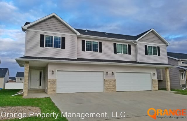 3338 8th St NE - 3338 8th St NE, Minot, ND 58703