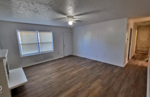 2332 Courtney Road Gallery 3