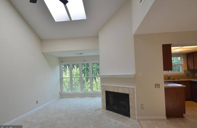 12000 GOLF RIDGE CT #302 Gallery 3