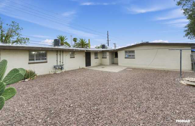 Charming 2BR Duplex in Tucson Gallery 3