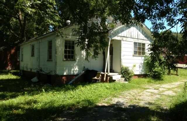 FOR SALE - 4/2 FIXER UPPER Gallery 4