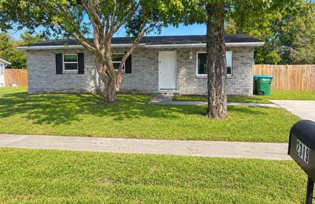 1ST MONTH FREE RENT 3 Bed 1 Bath Home | Pet Friendly | Fenced Yard | Washer Dryer Hook Ups | Section 8 Welcomed Gallery 1