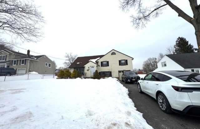 94 Belmont Dr photos photos