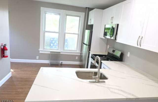 Spacious Two Family In Heart Of Morristown Gallery 2