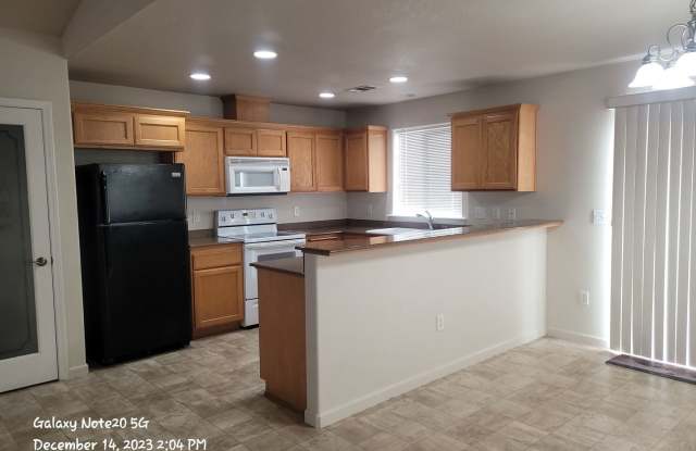 Northwest Medford - 3 Bedrooms 2 Bathroom home Gallery 3