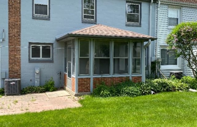 5608 Badger Ct - 5608 Badger Court, Greendale, WI 53129