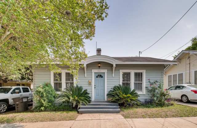 Charming 2 bedroom with Central AC! photos photos