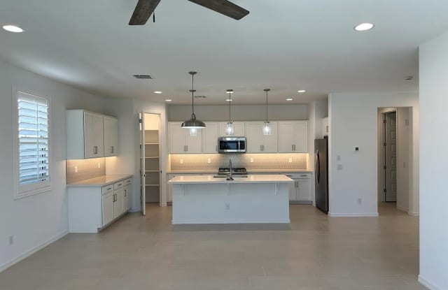 10278 W AMELIA Avenue Gallery 3