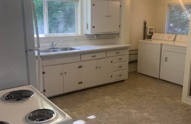 525 & 527 NE Morton St. - 1 - 525 Northeast Morton Street, Pullman, WA 99163 525 & 527 NE Morton St. - 1 - 525 Northeast Morton Street, Pullman, WA 99163