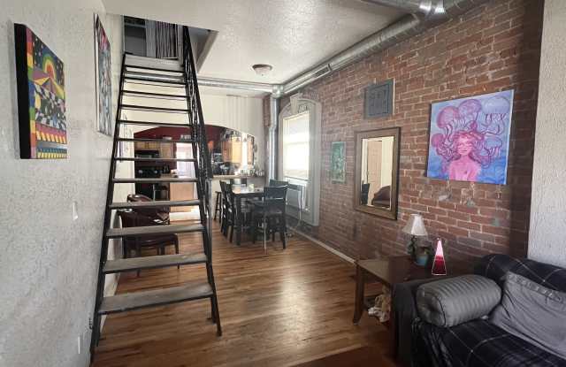 3826 Franklin Street Gallery 2