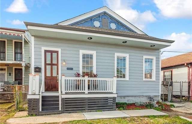 1832 GOVERNOR NICHOLLS Street photos photos