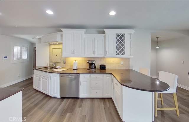 6912 San Bernardo Circle Gallery 3